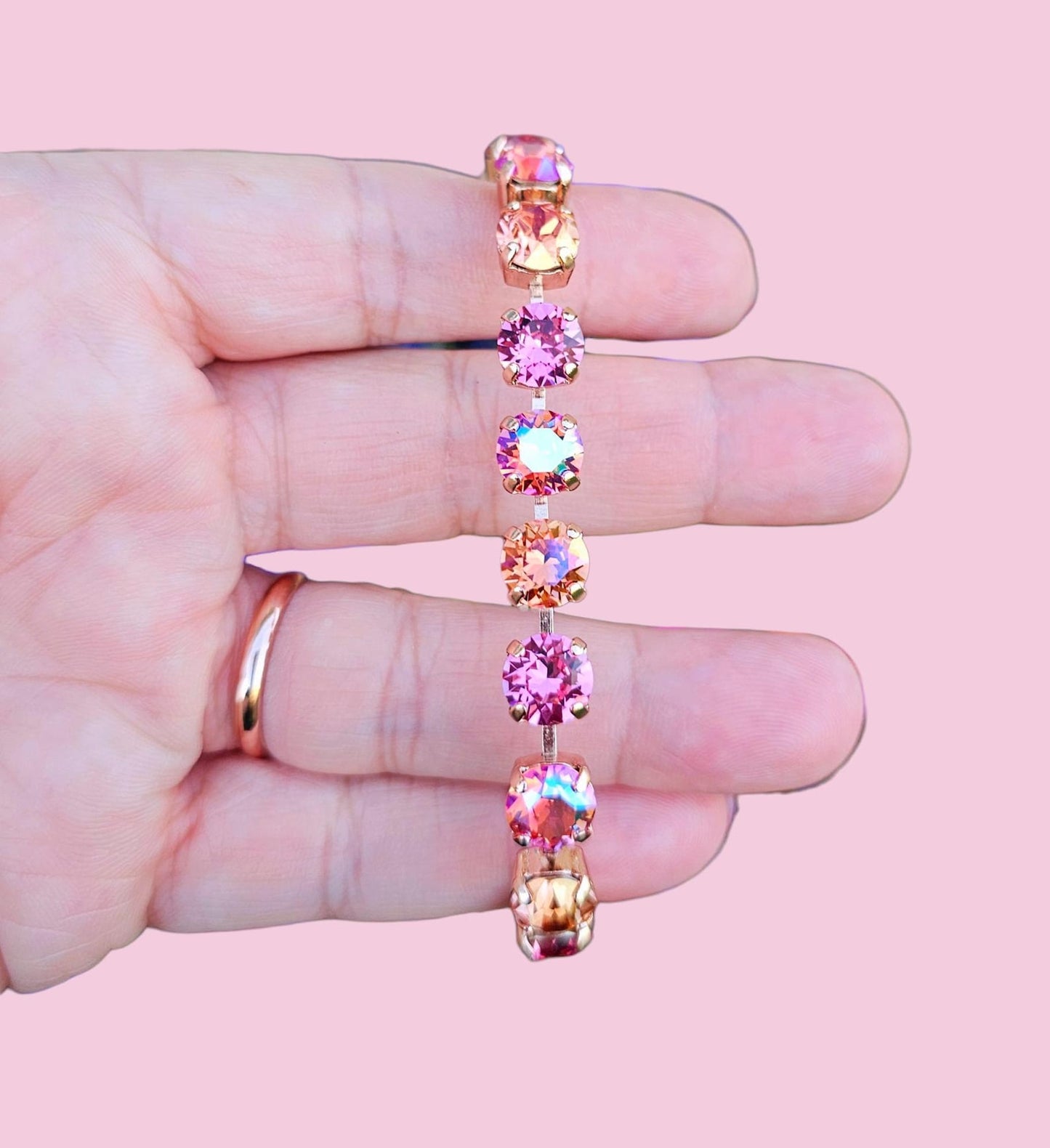 Feminine Gem Bracelet | Stöd bröstcancer