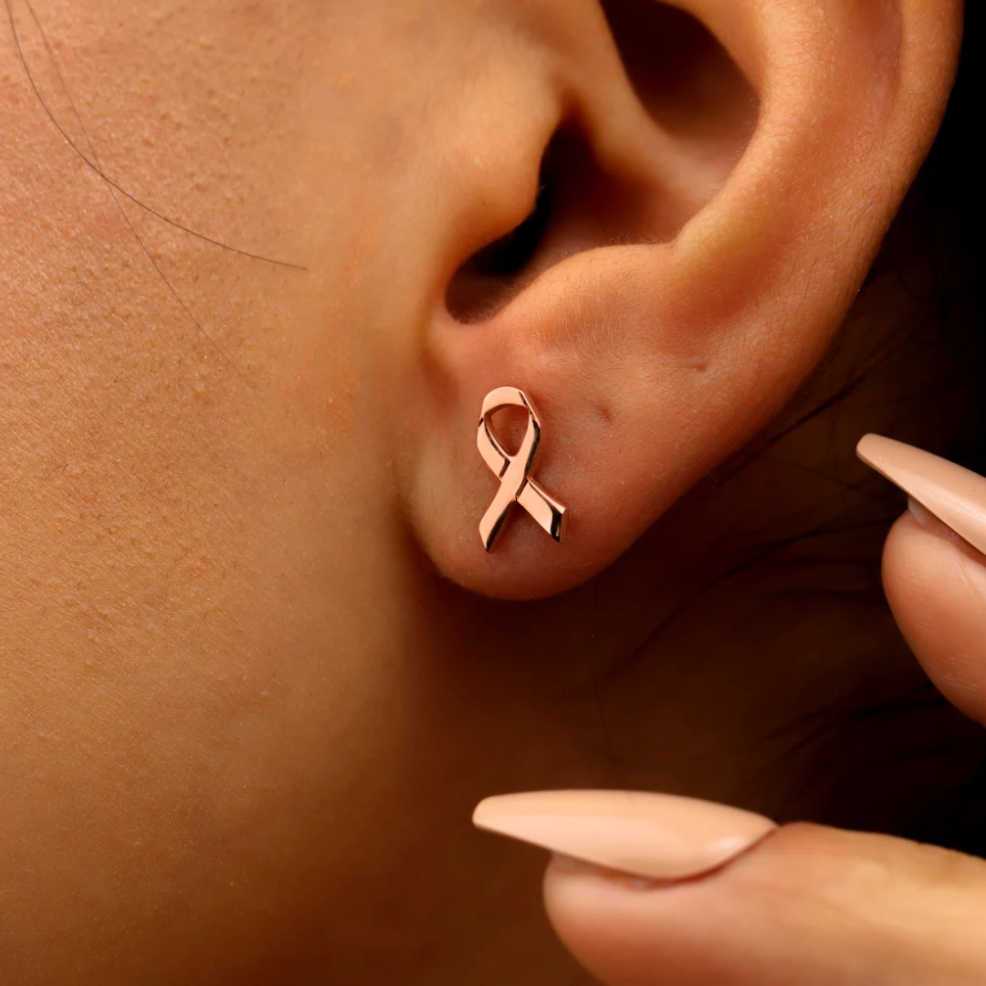 Sara Ribbon Stud Earrings |  Stöd bröstcancer